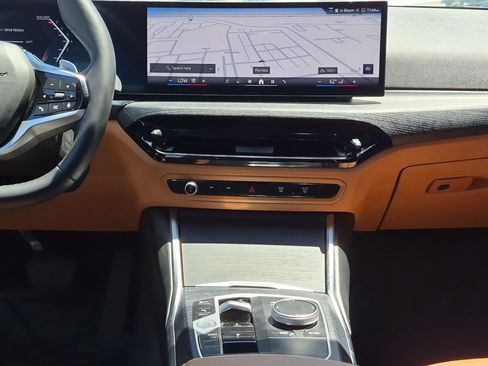 Used 2025 BMW 330i Sedan w/ Convenience Package RWD image 29