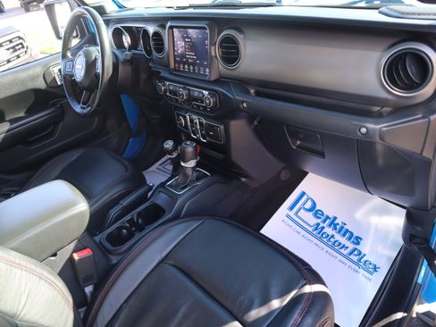 Used 2021 Jeep Gladiator Sport image 29