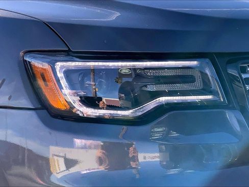 Used 2021 Jeep Grand Cherokee Laredo X image 25