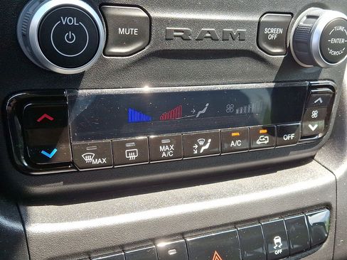 Used 2024 RAM ProMaster 2500 w/ Convenience Group FWD image 22