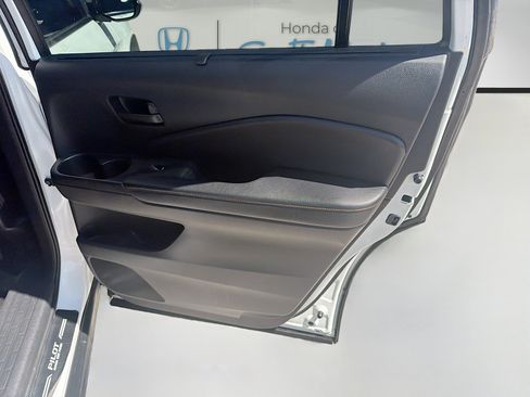 Used 2022 Honda Pilot TrailSport image 31