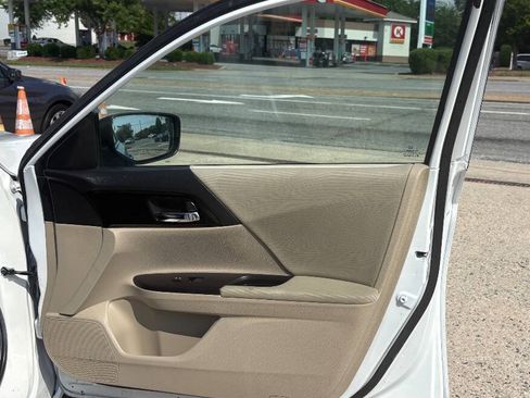 Used 2017 Honda Accord LX image 16