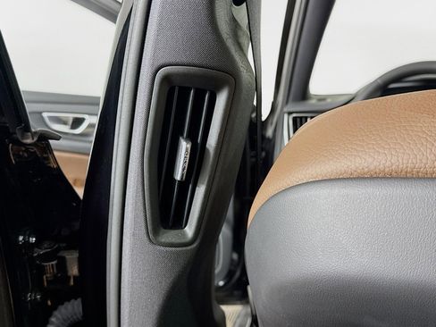 Used 2025 Volvo V60 B5 Cross Country Plus image 27