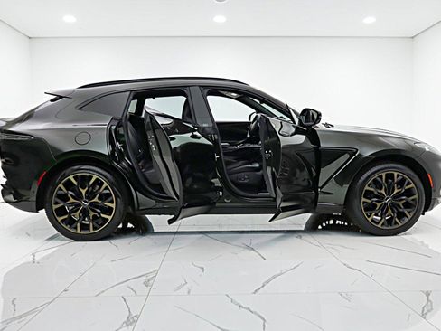 Used 2021 Aston Martin DBX AWD/4WD image 18