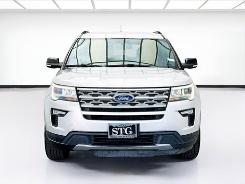 Used 2018 Ford Explorer XLT w/ Equipment Group 201A AWD/4WD image 2