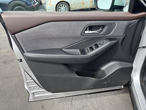 Used 2022 Nissan Rogue SV image 10