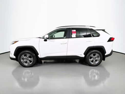 Used 2025 Toyota RAV4 LE image 9