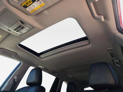Used 2017 Toyota Highlander SE w/ Carpet Mat Package FWD image 34