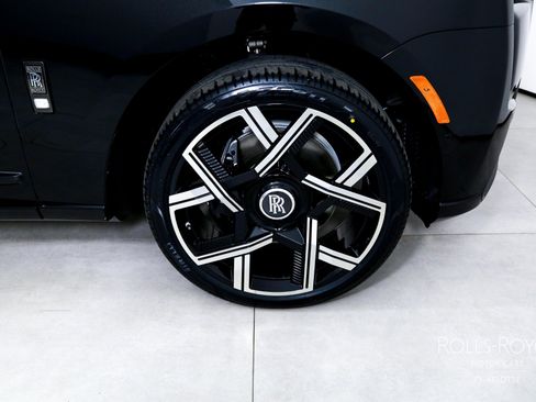 New 2026 Rolls-Royce Cullinan Black Badge image 41