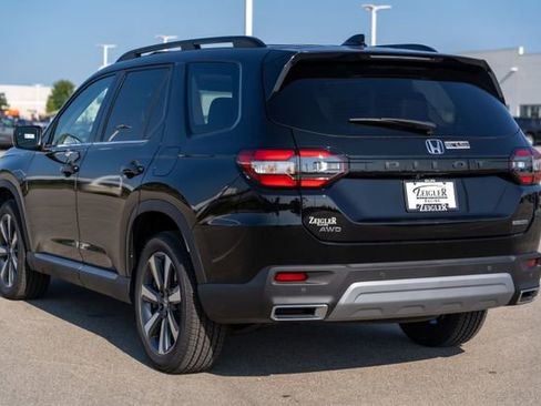 New 2025 Honda Pilot Touring image 5