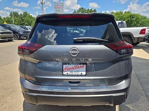 Used 2026 Nissan Rogue SV FWD image 10
