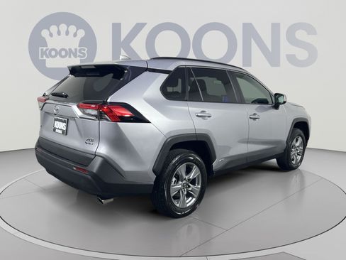 Used 2025 Toyota RAV4 XLE AWD/4WD image 7