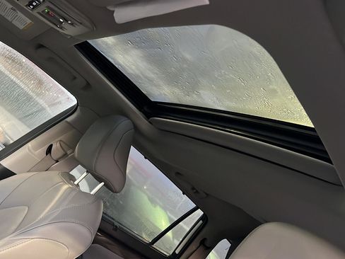 Used 2024 Toyota Highlander Limited image 35