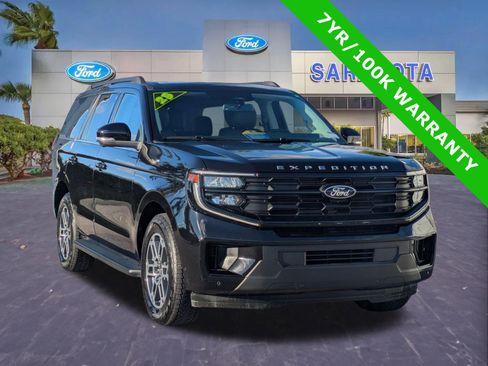 Certified 2025 Ford Expedition Active AWD/4WD image 1