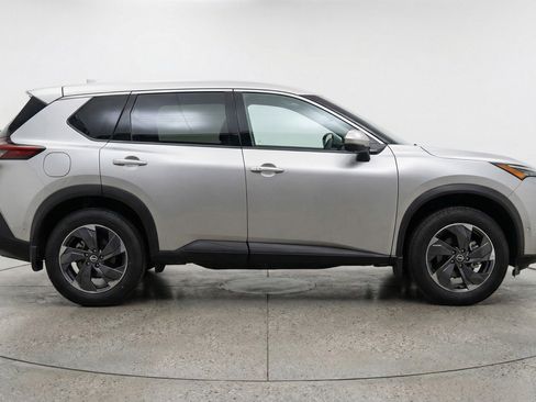 Used 2025 Nissan Rogue SV image 11