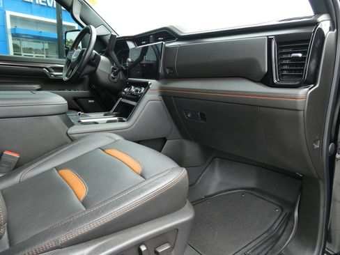 Used 2024 GMC Sierra 2500 AT4 w/ AT4 Premium Plus Package AWD/4WD image 14