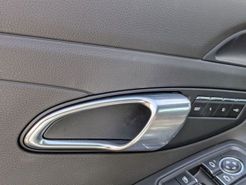 Used 2019 Porsche 718 Boxster RWD image 13