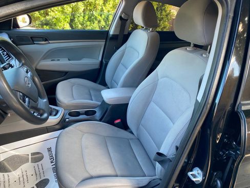 Used 2017 Hyundai Elantra SE image 25