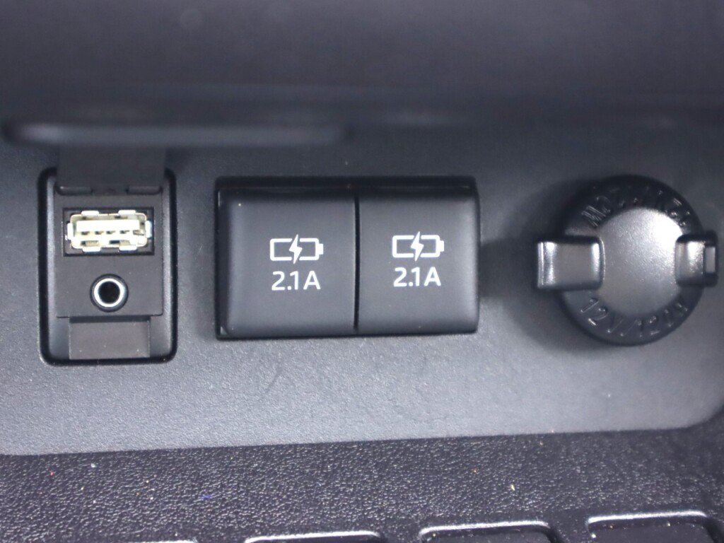 Used 2017 Toyota Highlander XLE AWD/4WD image 25