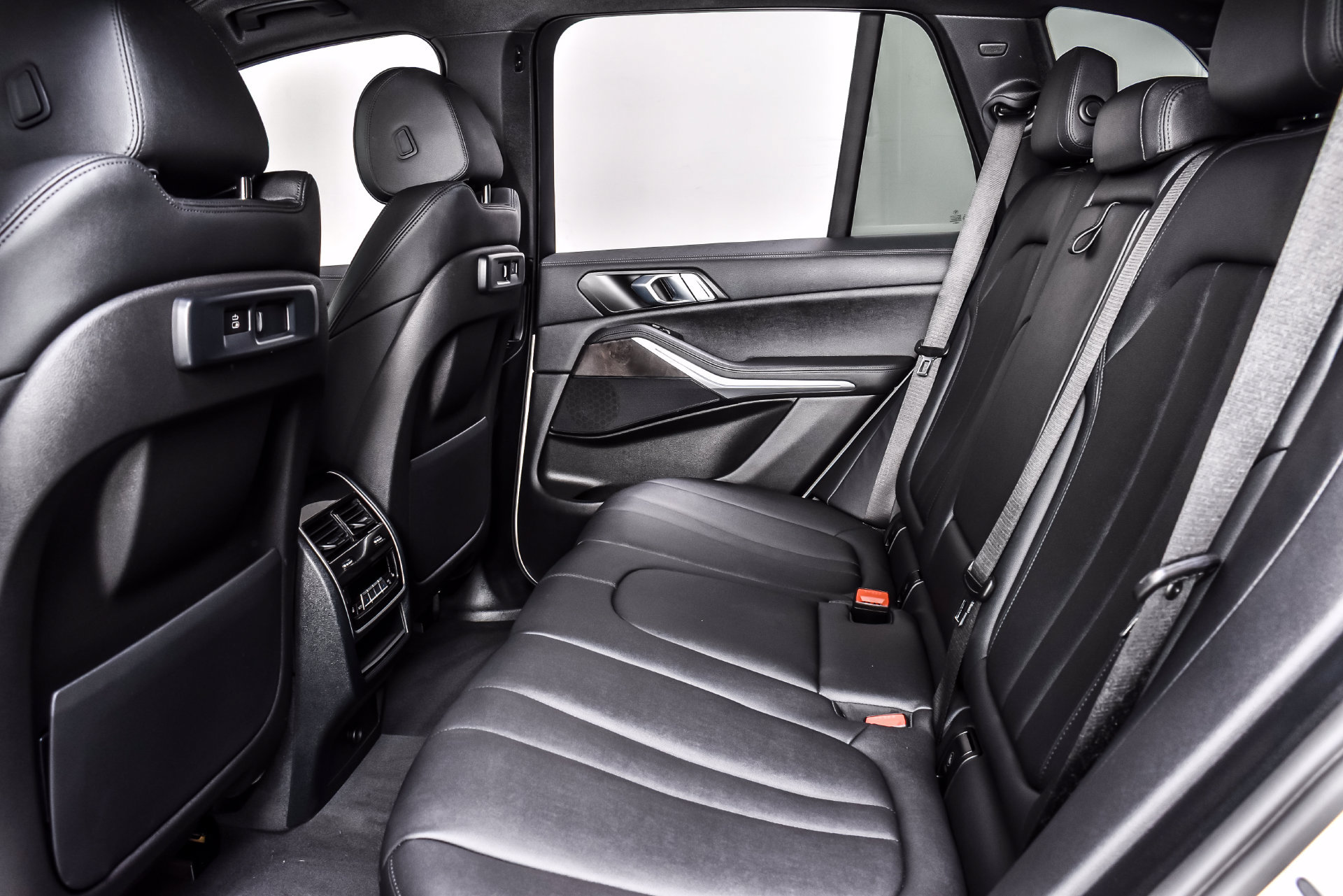 Used 2022 BMW X5 xDrive40i w/ Premium Package AWD/4WD image 19