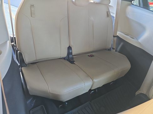 Used 2022 Toyota Sienna XLE image 16