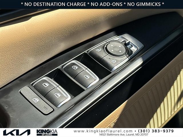Used 2023 Kia Carnival LX FWD image 20