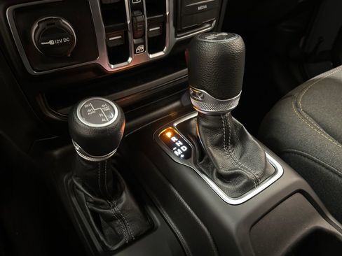 Used 2025 Jeep Wrangler Unlimited Sahara w/ Safety Group image 23