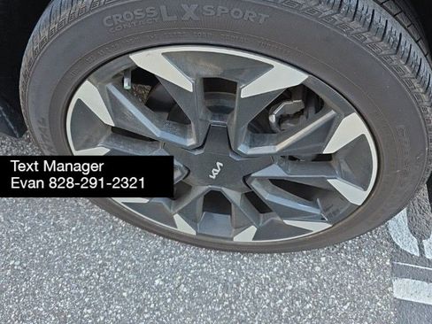 Used 2024 Kia Sorento EX w/ Panoramic Sunroof Package image 7