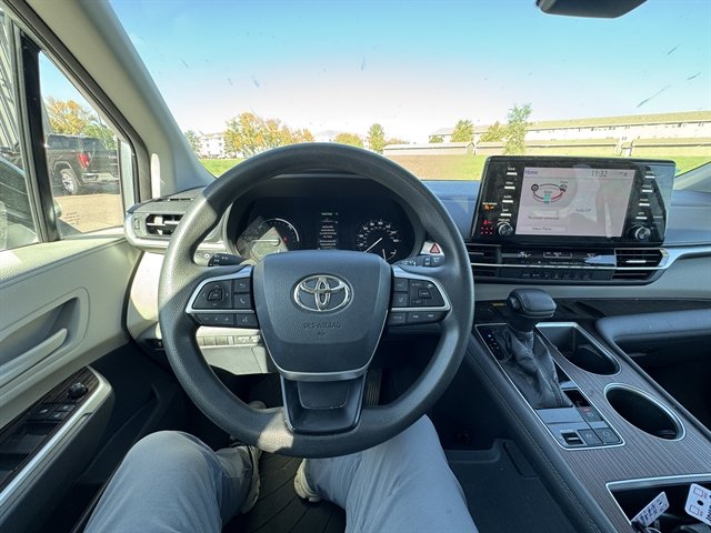 Used 2021 Toyota Sienna LE w/ LE Plus Package AWD/4WD image 10