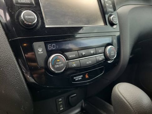 Used 2015 Nissan Rogue SV w/ SV Premium Package AWD/4WD image 22