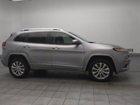 Used 2017 Jeep Cherokee Overland w/ Technology Group AWD/4WD image 11