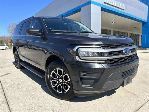 Used 2024 Ford Expedition XLT image 2