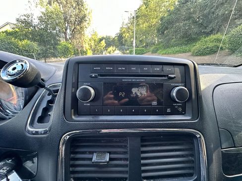 Used 2014 Dodge Grand Caravan SXT image 27