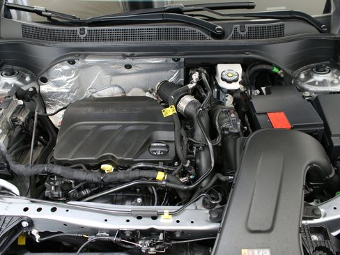Used 2024 Chevrolet Trax RS w/ Driver Confidence Package FWD image 27
