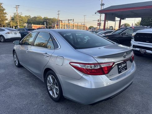 Used 2017 Toyota Camry SE FWD image 5