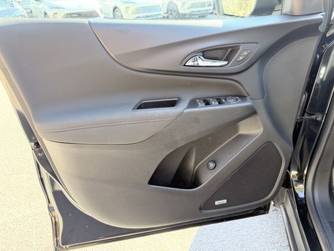 Used 2022 Chevrolet Equinox RS w/ RS Leather Package image 12