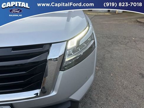 Used 2022 Nissan Pathfinder Platinum w/ Cargo Package image 11