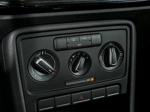 Used 2018 Volkswagen Beetle 2.0T S image 28