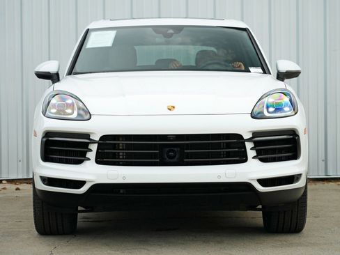 Used 2023 Porsche Cayenne Platinum Edition image 7