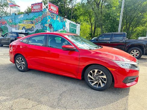 Used 2018 Honda Civic EX image 1