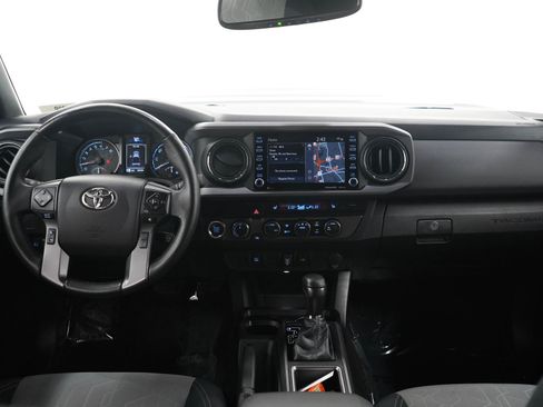 Used 2021 Toyota Tacoma TRD Sport AWD/4WD image 16