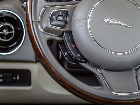 Used 2015 Jaguar XJ L Portfolio image 31