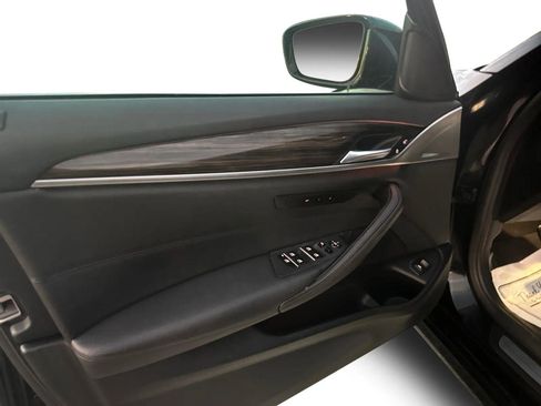 Used 2018 BMW 530i xDrive w/ Premium Package image 10