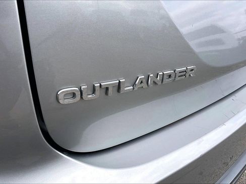 Used 2025 Mitsubishi Outlander SE FWD image 21