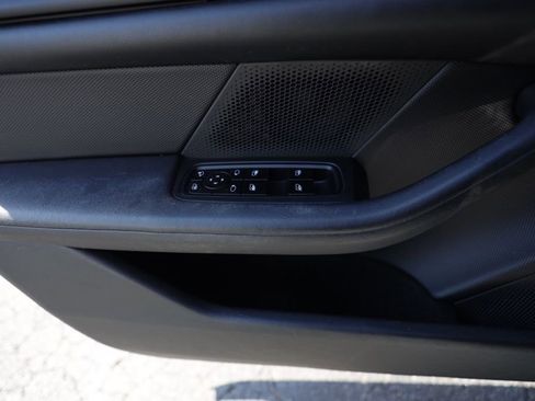 Used 2021 Porsche Taycan RWD image 10