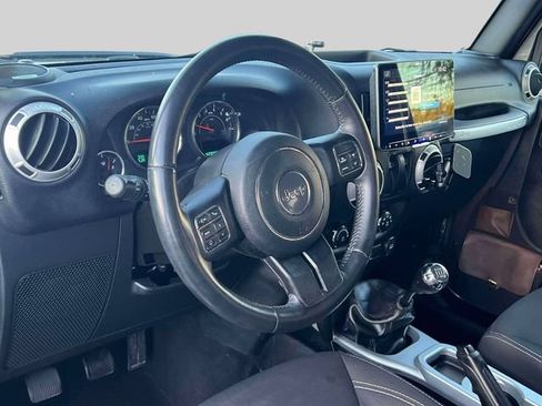 Used 2016 Jeep Wrangler Sahara w/ Connectivity Group AWD/4WD image 17