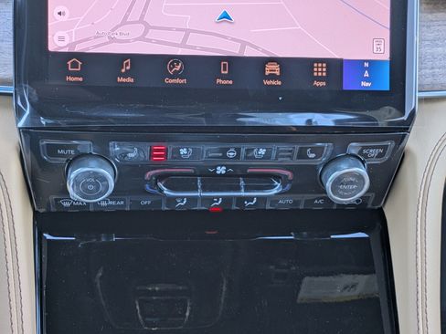 New 2025 Jeep Grand Cherokee Summit image 15