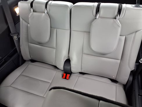 Used 2025 Ford Explorer Active w/ Active Comfort Package image 8