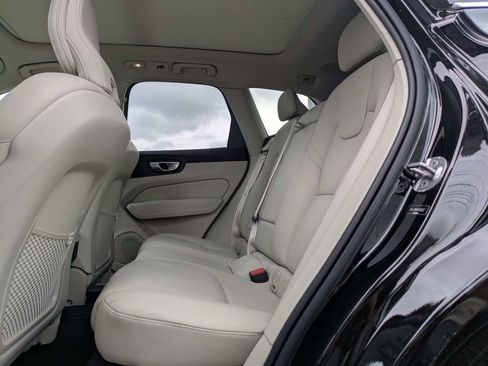 Certified 2023 Volvo XC60 B5 Plus AWD/4WD image 15