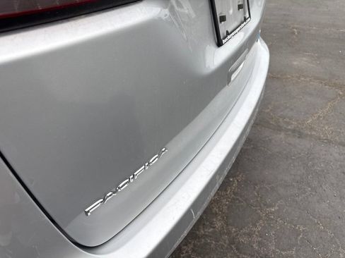 Used 2022 Chrysler Pacifica Touring-L FWD image 18